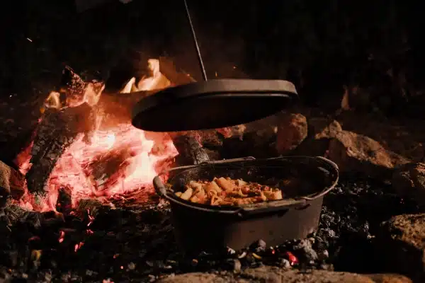 CAMPFIRE OVAL DUTCH OVEN PRE-SEASONED 10QT - Image 2