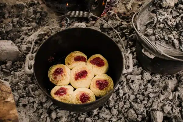 CAMPFIRE DUTCH OVEN PRE-SEASONED 12QT - Image 2