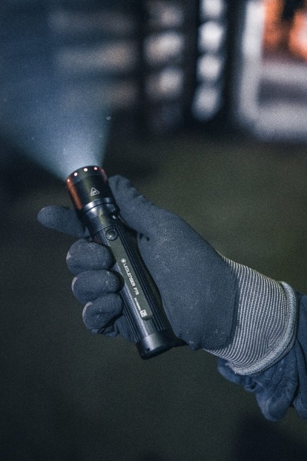 LedLenser P7R Torch - Image 2