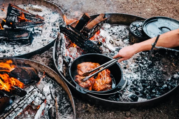 CAMPFIRE DUTCH OVEN PRE-SEASONED 9QT - Image 3